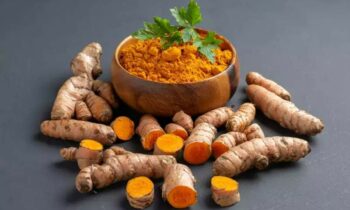 6 Raw Turmeric Benefits for a Range of Skin Conditions