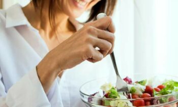 Top 7 Superfoods to Naturally Reduce LDL Cholesterol in Over-40-Year-Old Women
